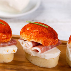 http://localhost/vallelata_old/wp-content/uploads/2014/11/017_Panino-al-vapore-con-paprika-Mozzarella-e-prosciutto-crudo-di-Parma.-Ricetta.jpg