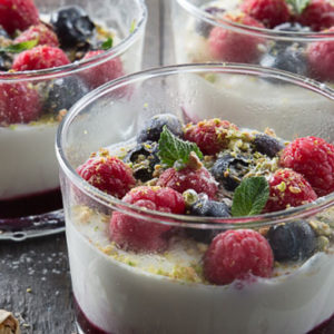 http://localhost/vallelata_old/wp-content/uploads/2014/12/031_mousse_ricotta_fresca_composta_frutti_bosco.Ricetta.jpg