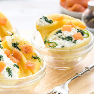 http://localhost/vallelata_old/wp-content/uploads/2015/04/073_conchiglioni_ricotta_spinaci_salmoneaffumicato_ricetta.jpg