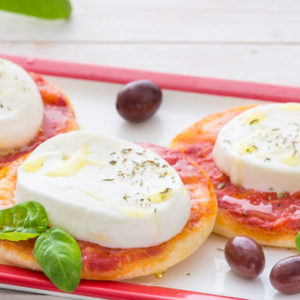 http://localhost/vallelata_old/wp-content/uploads/2015/05/092_pizzetta_basilico_doppia_mozzarella_ricetta.jpg