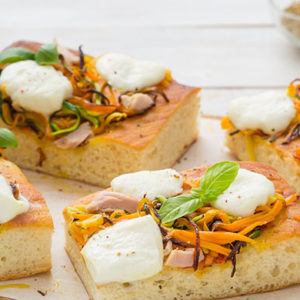 http://localhost/vallelata_old/wp-content/uploads/2015/06/107_pizza_basepatate_verdure_mozzarella_ricetta.jpg