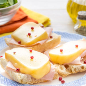 http://localhost/vallelata_old/wp-content/uploads/2016/03/153_scamorza_forno_sucrostini_pane_tacchino_ricetta.jpg