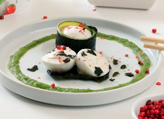 “Sushi” vegetale di bocconcino con alga nori e zucchina