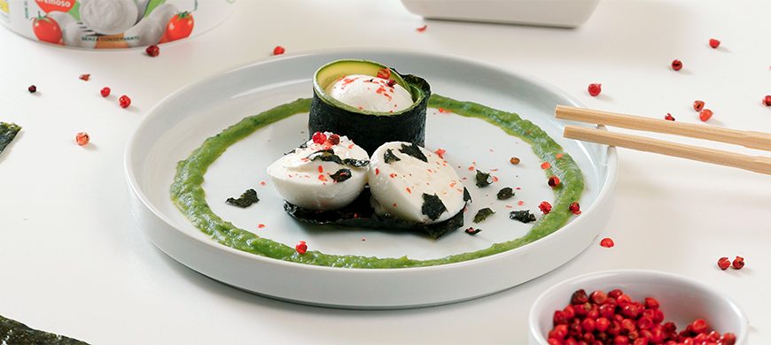 “Sushi” vegetale di bocconcino con alga nori e zucchina