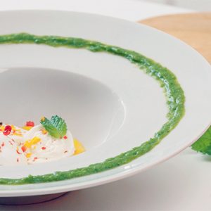 Bocconcino con salsa di mango e pepe rosa