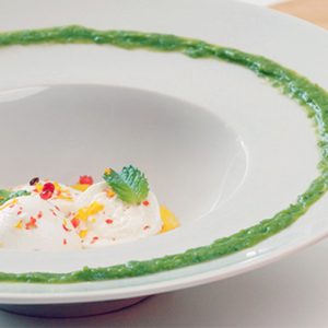 Bocconcino con salsa di mango e pepe rosa